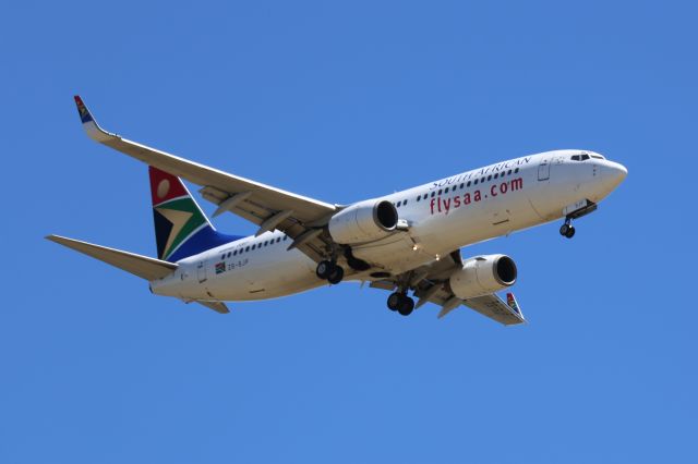 Boeing 737-800 (ZS-SJF) - Short Finals for RWY 08