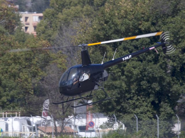 Robinson R-22 (F-HAJT) - Flight training at Cannes, France.