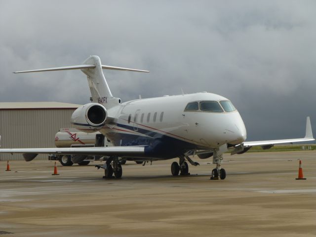 Bombardier Challenger 300 (N540FX)