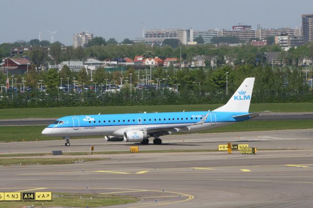 Embraer ERJ-190 (PH-EZG)