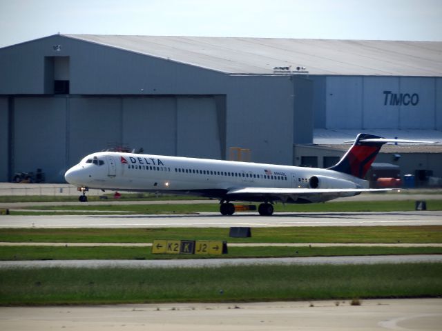 McDonnell Douglas MD-88 (N965DL)