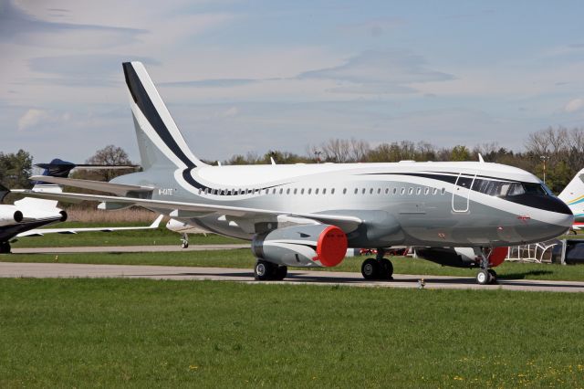 Airbus A319 (M-KATE)