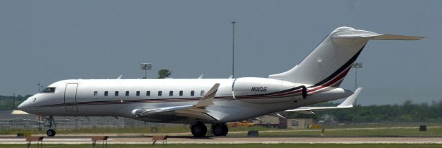 Bombardier Global 5000 (N111QS)