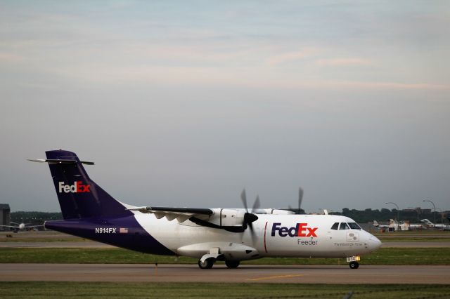 Aerospatiale ATR-42-300 (N914FX) - FedEx at MSP 6/7/17