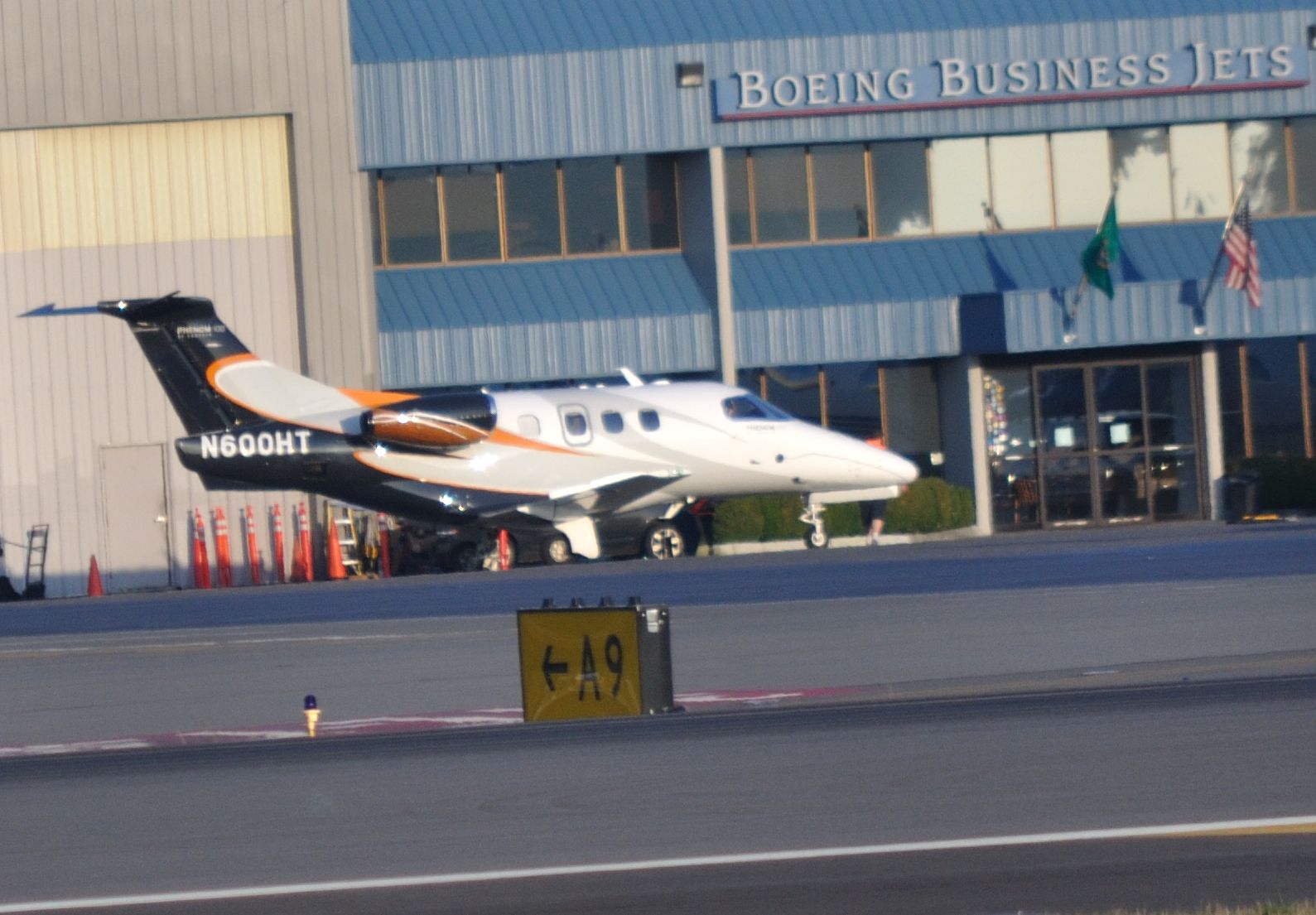 Embraer Phenom 100 (N600HT)