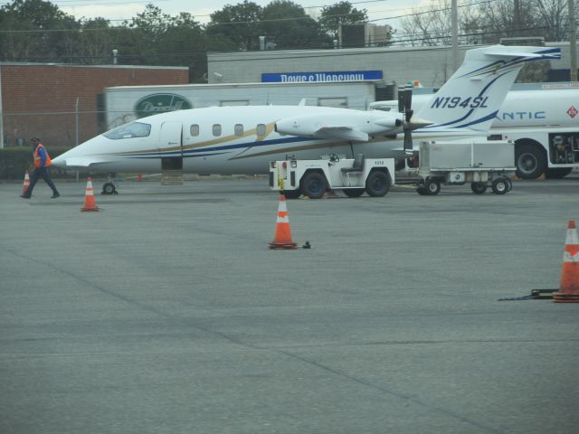 Piaggio P.180 Avanti (N194SL)