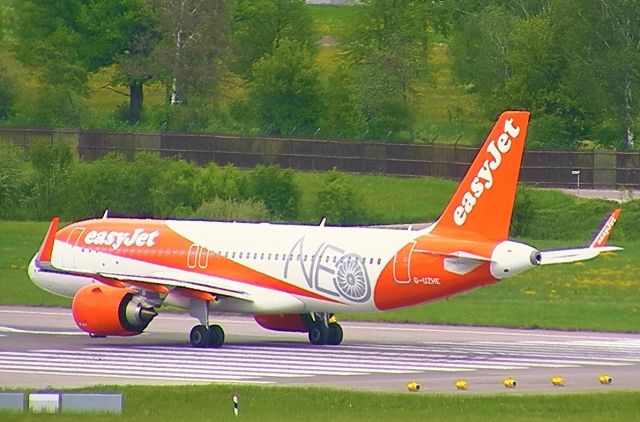 Airbus A320neo (G-UZHE)