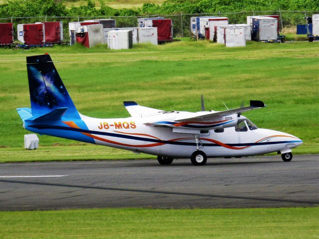 Canadair Challenger (J8-MQS)