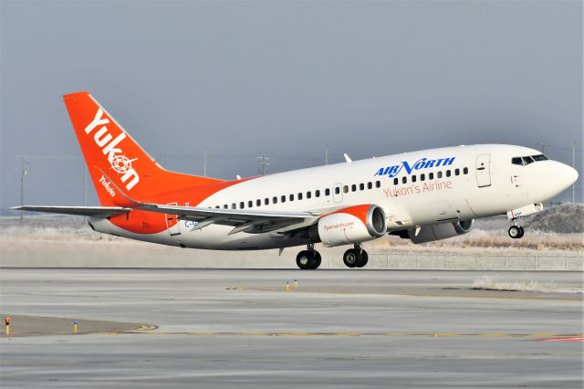 Boeing 737-500 (C-GANH) - Air North Boeing 737-505 departing YYC on Jan 5.