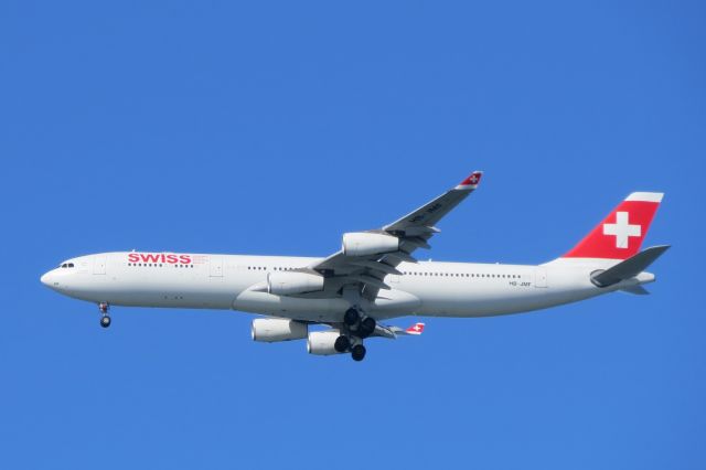 Airbus A340-300 (HB-JMF)