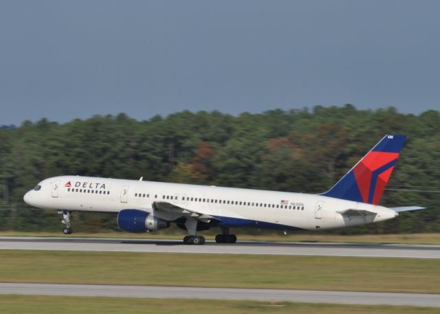 Boeing 757-200 (N630DL) - Taking Off Rwy 23R