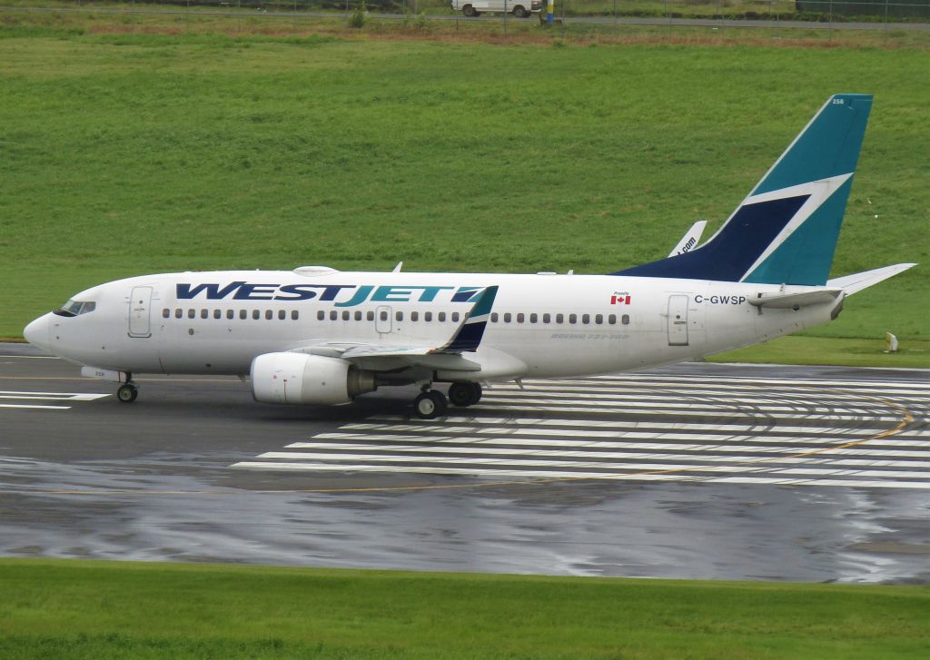 Boeing 737-700 (C-GWSP)