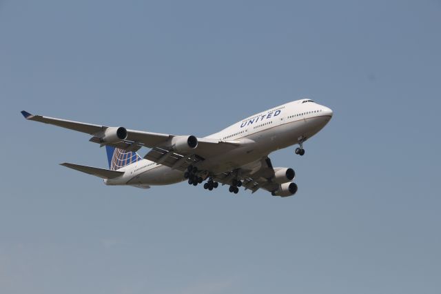 Boeing 747-400 (N116UA)