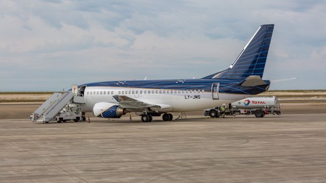 Boeing 737-700 (LY-JMS)