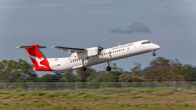 de Havilland Dash 8-400 (VH-LQB)