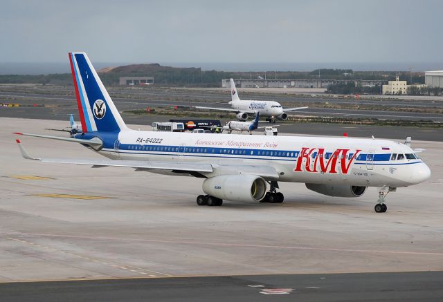 Tupolev Tu-214 (RA-64022)