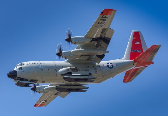 Lockheed C-130 Hercules (83-0492) - "SKIER31" in the circuit after a scenic from CHC over Lake Pukaki.