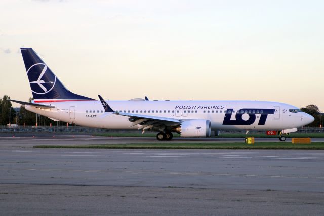 Boeing 737 MAX 8 (SP-LVT) - Taxiing to Stand 237R on 18-Oct-24 operating flight LOT279 from EPWA on its first visit to EGLL.