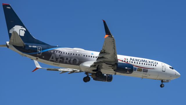 Boeing 737-800 (XA-AMA) - Arriving 10L from Mexico City.br /6/6/17