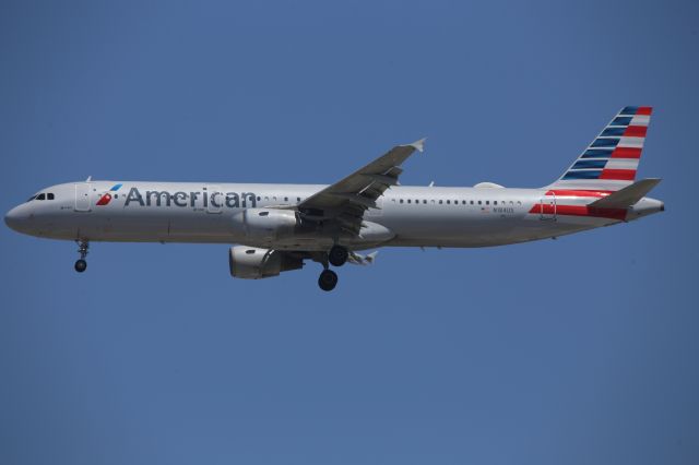 Airbus A321 (N184US)