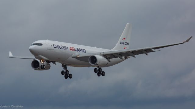 Airbus A330-200 (OO-CMA)