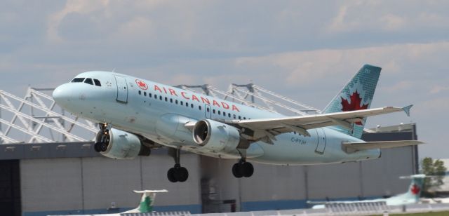 Airbus A319 (C-FYJH)