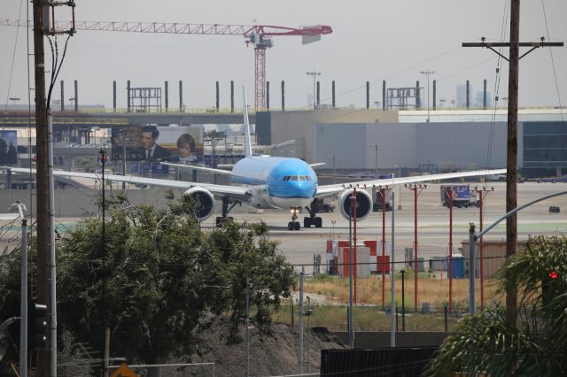 BOEING 777-300ER (PH-BVB)