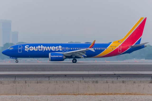 Boeing 737 MAX 8 (N8727M) - One of Southwest's MAX 8's arriving into a very smokey and dark Reno from Las Vegas (26 July, 2021)