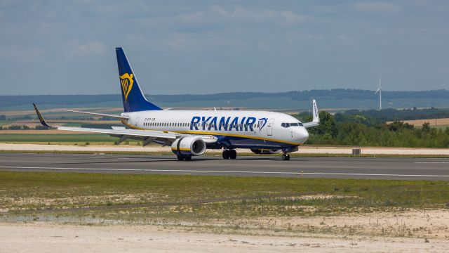 Boeing 737-700 (EI-EFH)