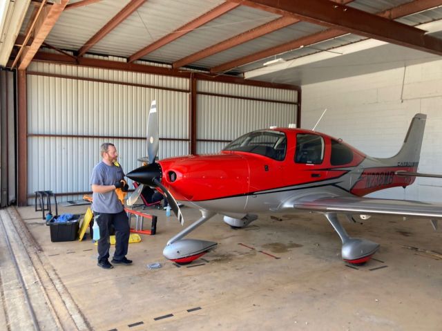 Cirrus SR-22 (N238MB)