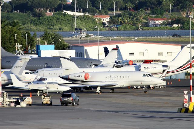 Dassault Falcon 2000 (N163EB)