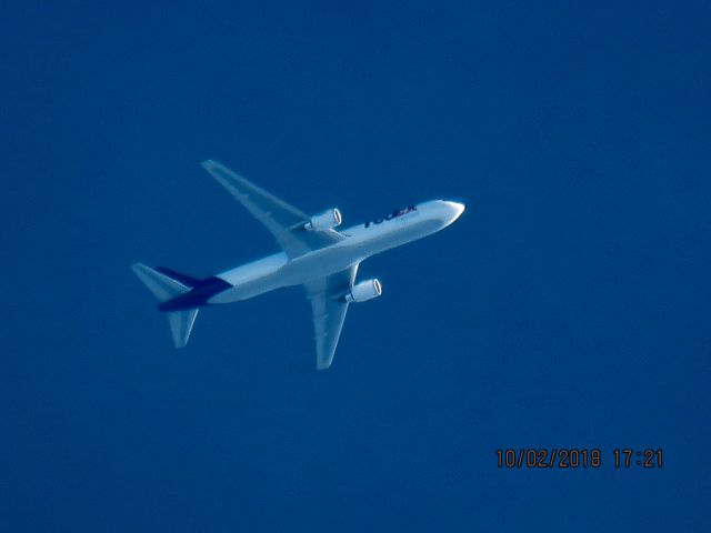 BOEING 767-300 (N156FE)