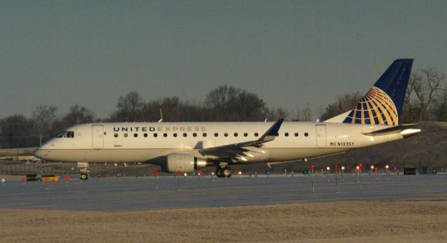 Embraer 175 (N133SY)