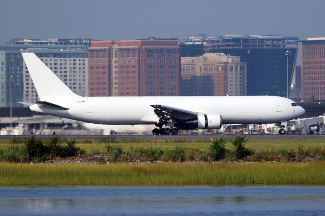 BOEING 767-300 (N363CM)