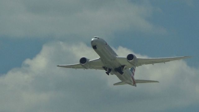 Boeing 787-8 (N805AN) - N805AN tucking its gear for a longhaul flight to Tokyo Narita!