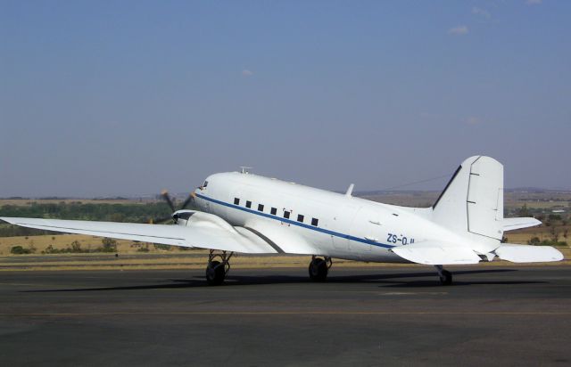 Douglas DC-3 (ZS-OJI)