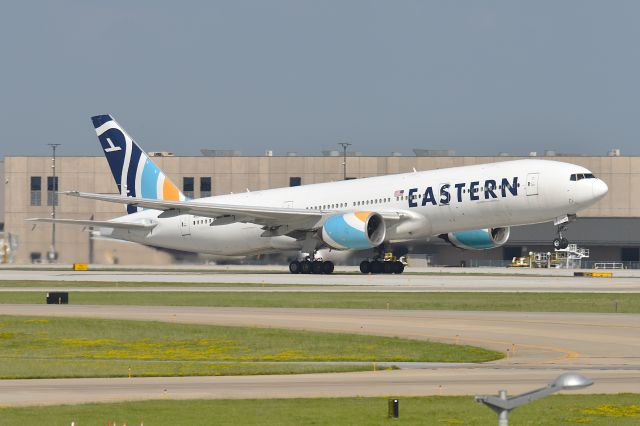 Boeing 777-200 (N825KW) - 06-23-25 23L
