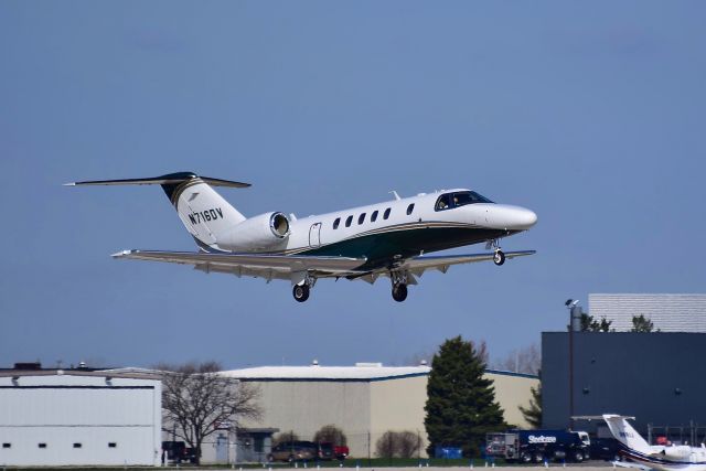 Cessna Citation CJ4 (N716DV) - Cessna 525C Citation