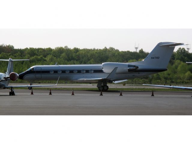 Gulfstream Aerospace Gulfstream IV (N474D) - Taxiing in from a flight from Shannon, Ireland.