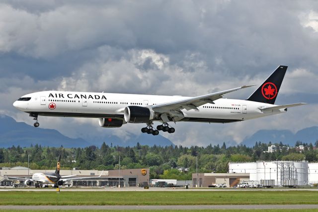 BOEING 777-300ER (C-FJZS)