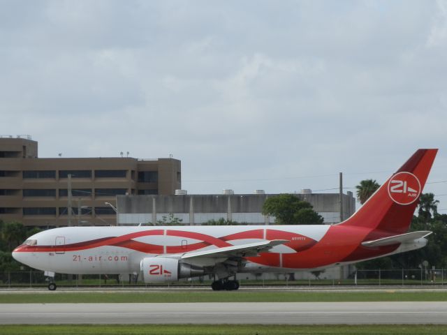 BOEING 767-200 (N999YV)