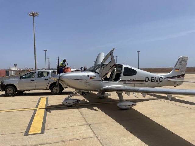 Cirrus SR-22 (D-EIJC) - International airport Dakar 