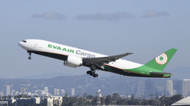 BOEING 777-200LR (B-16781) - Departing LAX on 25R