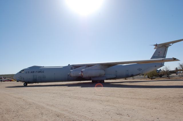 Lockheed C-141 Starlifter —