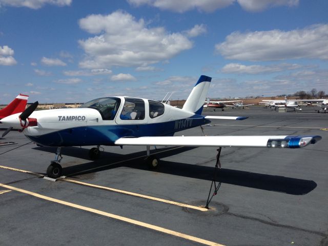 Cessna Commuter (N114TV) - Socata tampico tb9