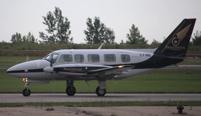 Piper Navajo (C-FVMS)