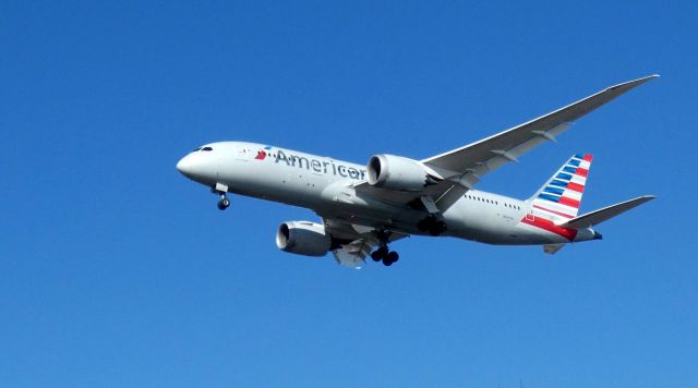 Boeing 787-8 (N809AA) - On final is this 2015 American Airlines Boeing 787-8 in the Autumn of 2020.