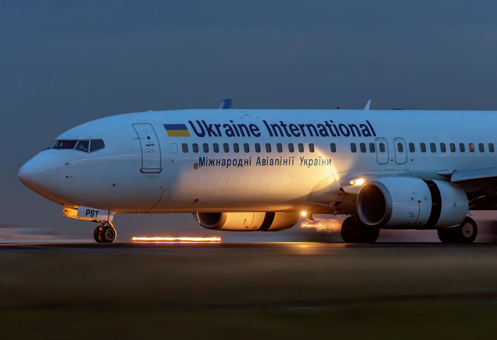Boeing 737-800 (UR-PST) - #StandWithUkraine　#нетвойне　#Противійни