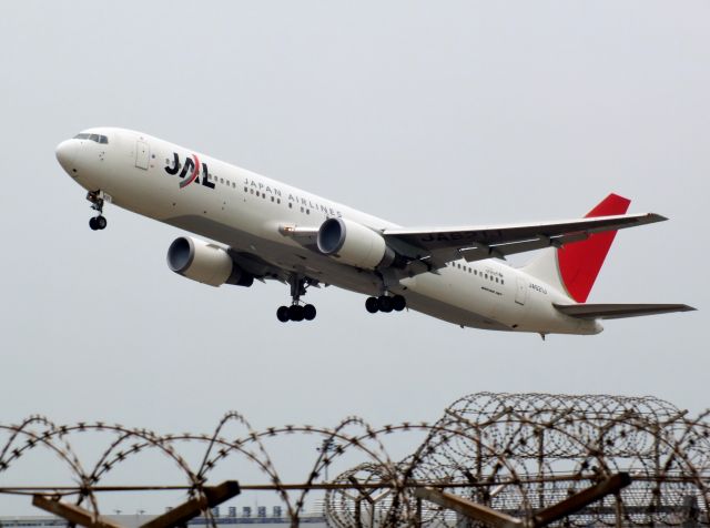 BOEING 767-300 (JA621J)