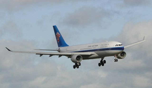 Airbus A330-200 (B-6547) - A China Southern A330-223 landing at Schiphol, Amsterdam.